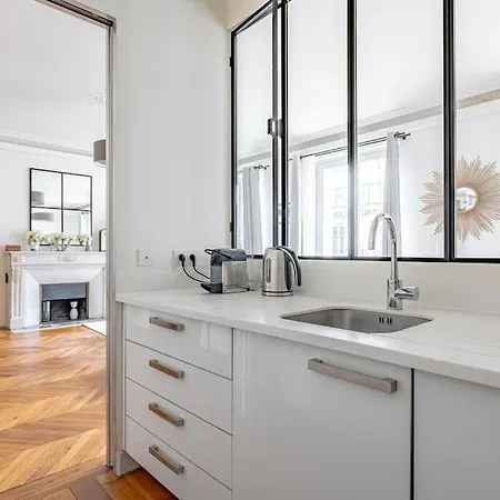 Champs Elysees Stylish Flat 2br 6ppl * Paris