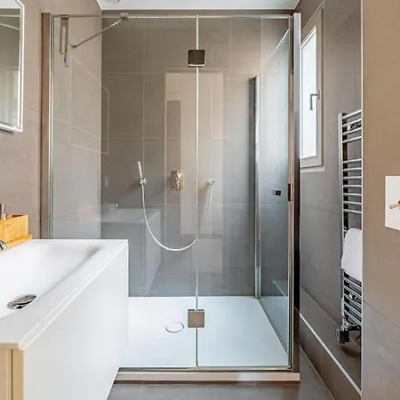 Stylish Flat 2 Bedr By Champs Elysees