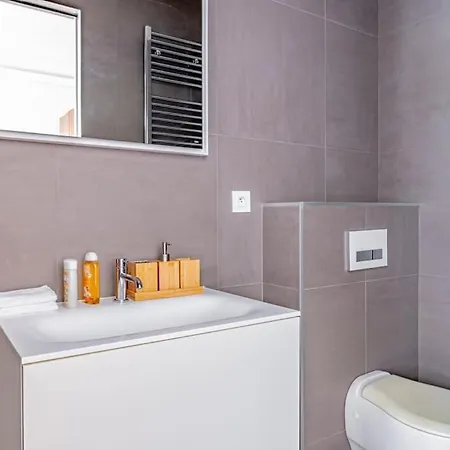 Champs Elysees Stylish Flat 2br 6ppl アパート