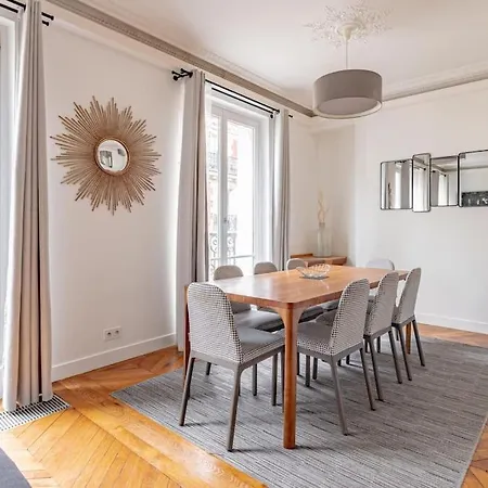 Champs Elysees Stylish Flat 2br 6ppl דירה *