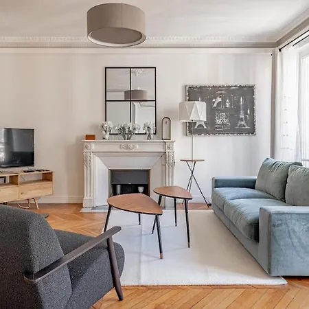 Stylish Flat 2 Bedr By Champs Elysees Lägenhet