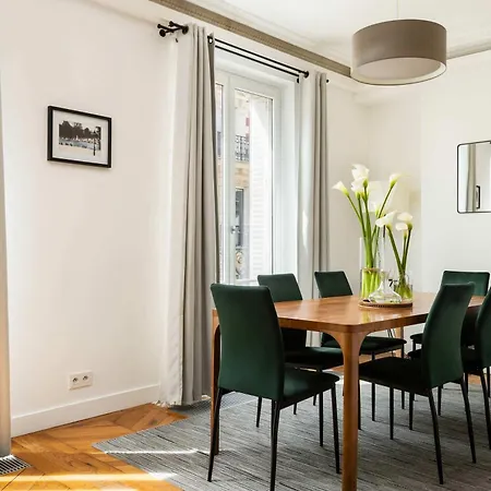 Champs Elysees Stylish Flat 2br 6ppl