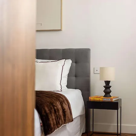 Champs Elysees Stylish Flat 2br 6ppl パリ