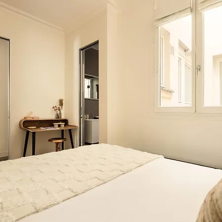 Champs Elysees Stylish Flat 2br 6ppl * パリ