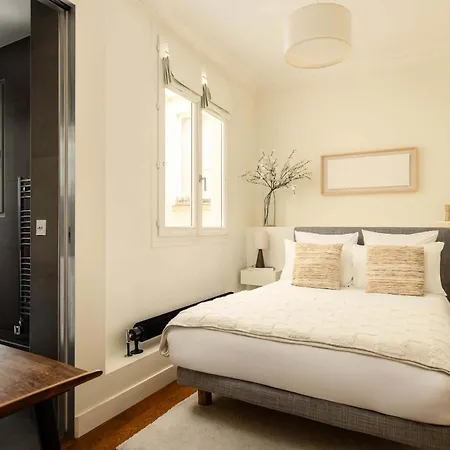 Champs Elysees Stylish Flat 2br 6ppl * パリ