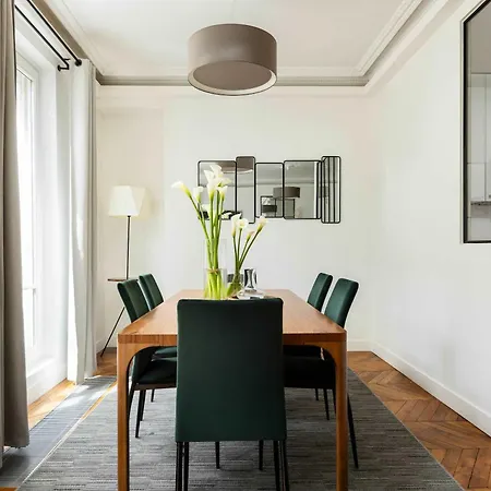 Champs Elysees Stylish Flat 2br 6ppl アパート *