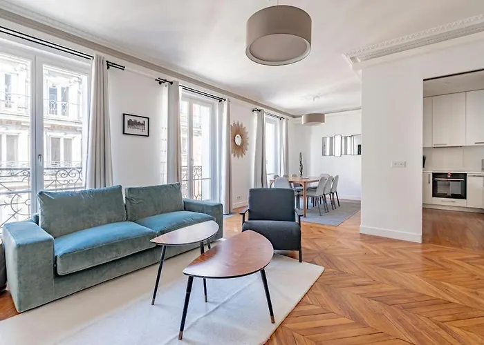Champs Elysees Stylish Flat 2br 6ppl