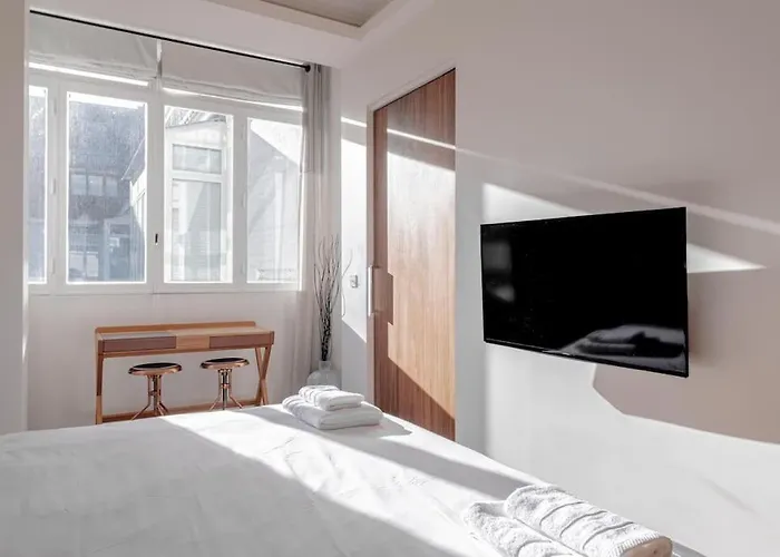 Апартаменты Champs Elysees Stylish Flat 2br 6ppl