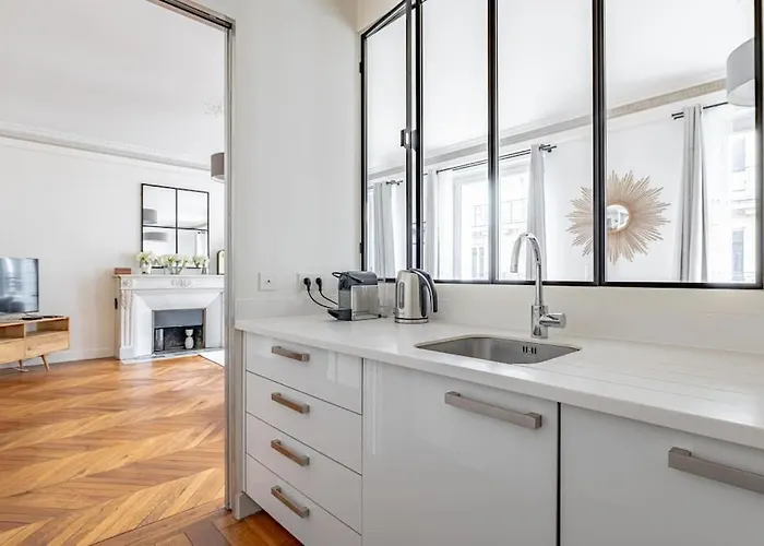 Champs Elysees Stylish Flat 2br 6ppl * Париж