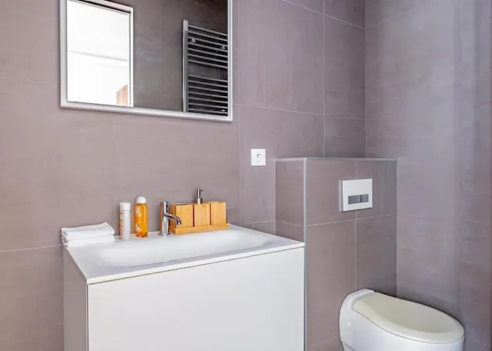 Champs Elysees Stylish Flat 2br 6ppl Апартаменты