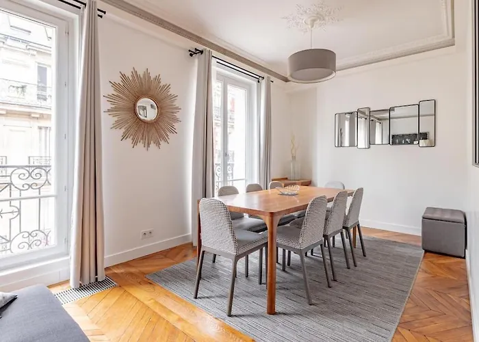 Champs Elysees Stylish Flat 2br 6ppl Апартаменты *
