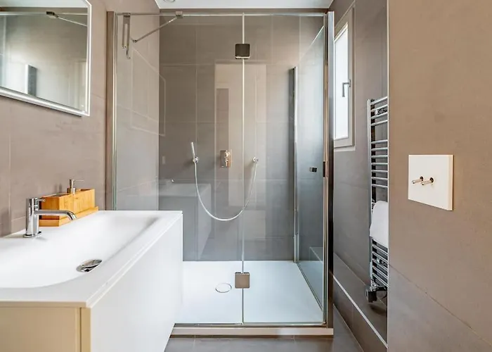 Champs Elysees Stylish Flat 2br 6ppl
