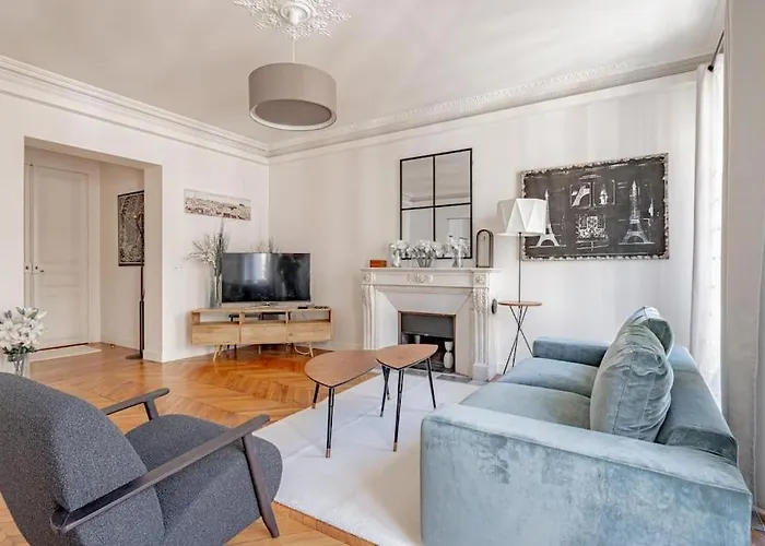 Апартаменты Champs Elysees Stylish Flat 2br 6ppl *