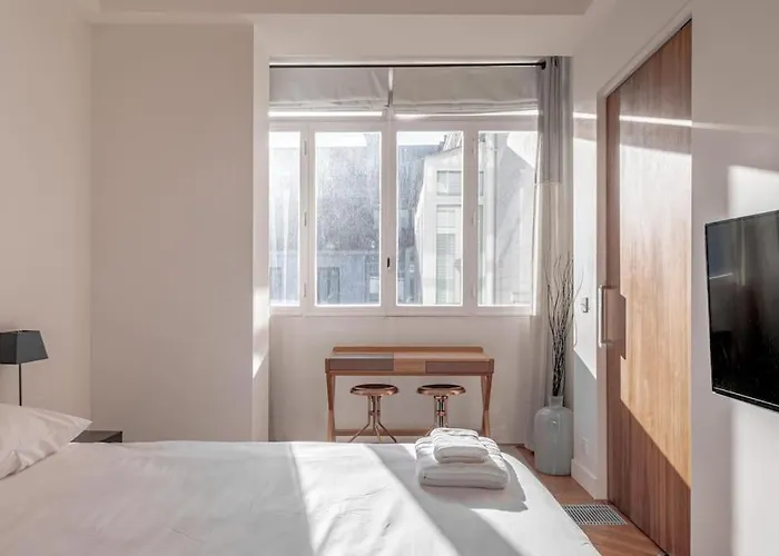 Champs Elysees Stylish Flat 2br 6ppl Parijs