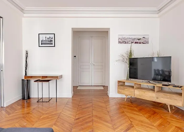 Апартаменты Champs Elysees Stylish Flat 2br 6ppl