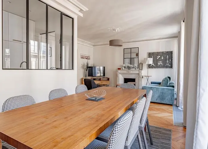Champs Elysees Stylish Flat 2br 6ppl *