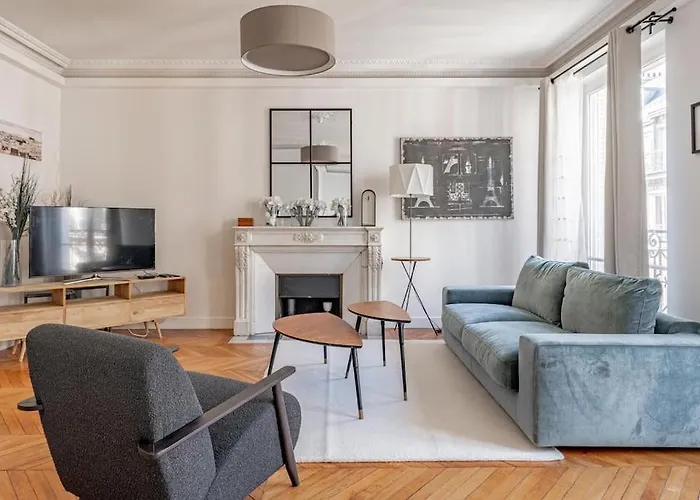 Champs Elysees Stylish Flat 2br 6ppl Апартаменты